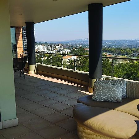 Weom Apartments Sandton Exteriör bild